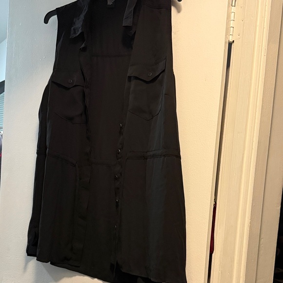 Miss Lili Tops - Black Sleeveless Button-Up Shirt